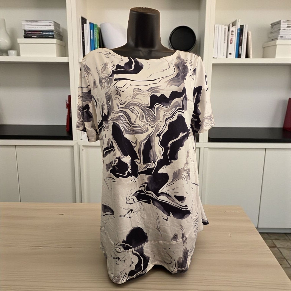 Abstract Black and White Swirl Top